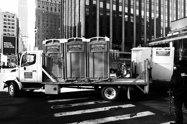 Best Portable restroom trailer rental  in Hlcrest, IL
